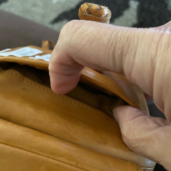 Tan Leather Trifold Wallet NWT 5 X 4 - Picture 14 of 16